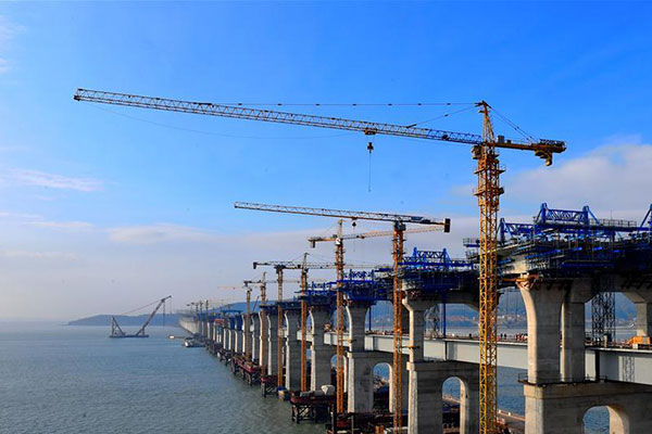 Pingtan cross-straits highway-railway bridge under construction
