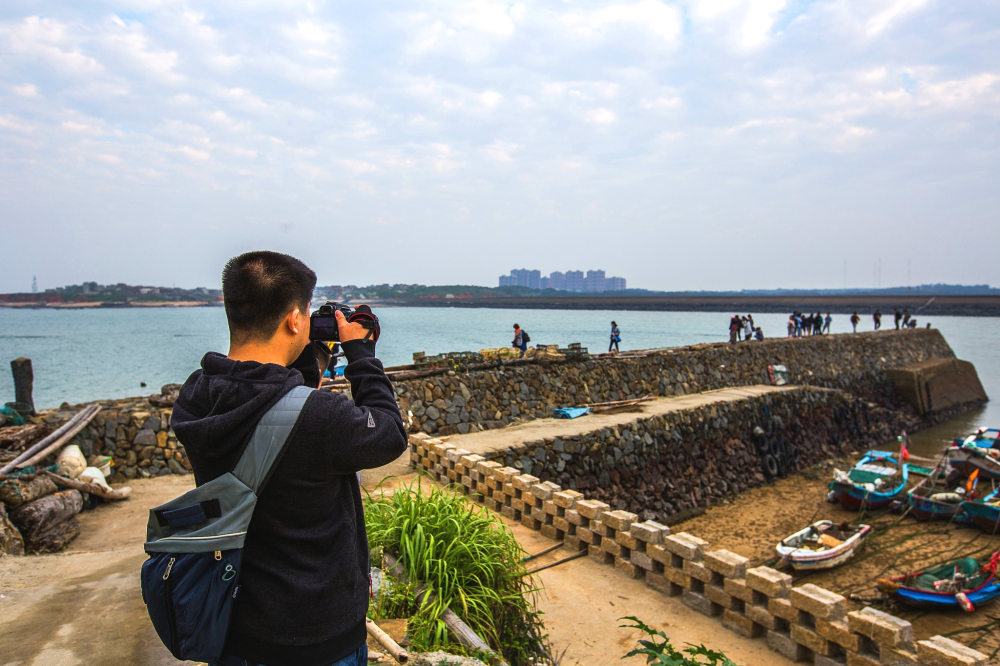 Students of Academy of Fine Arts in Tianjin came to Pingtan for a photography