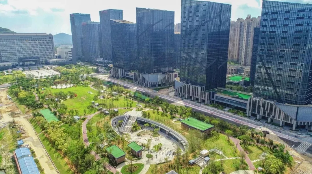 Jinjingwan Civic Plaza opens to public