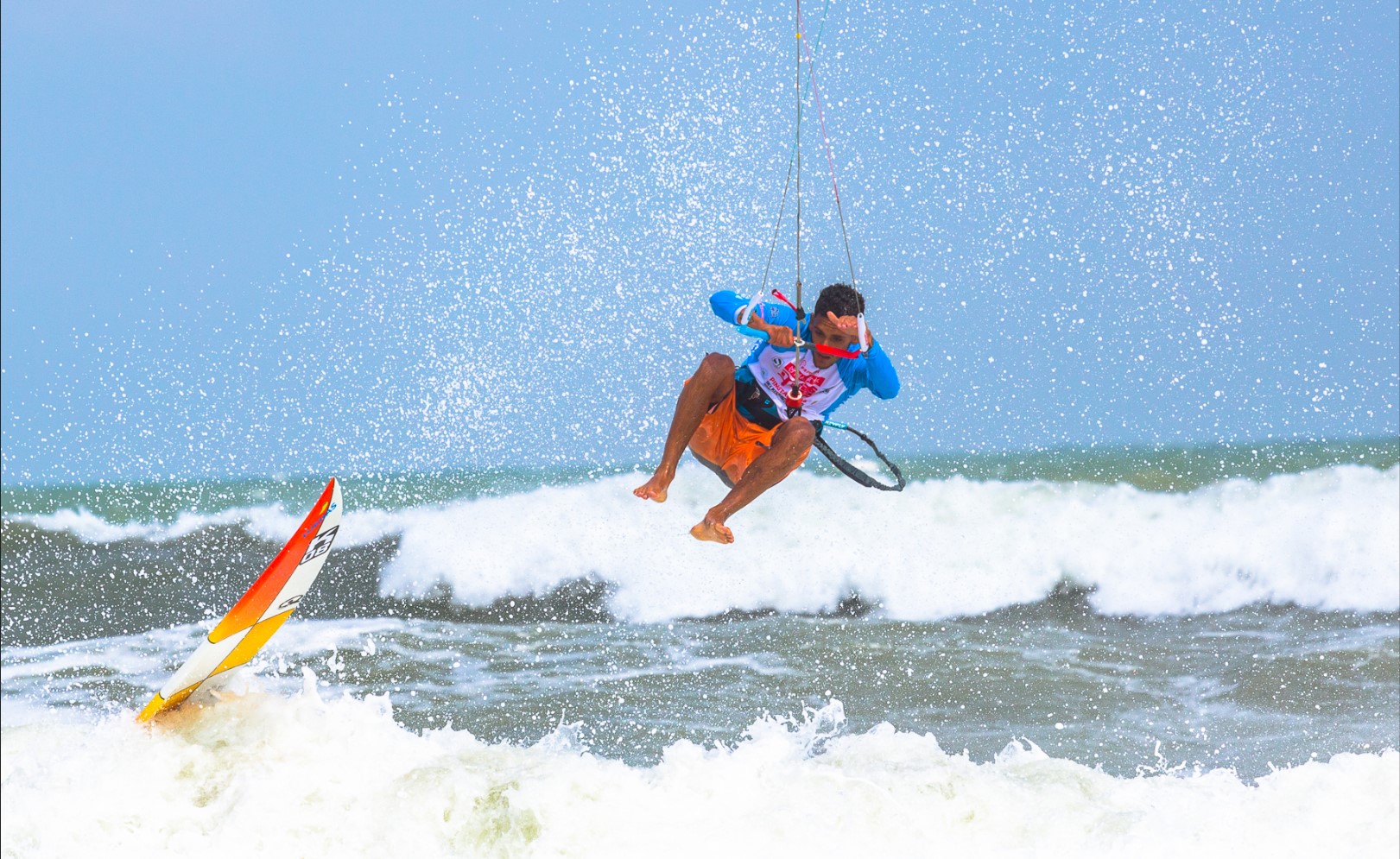 Pingtan's ideal kite-surfing conditions wins praises of international kite-surfers