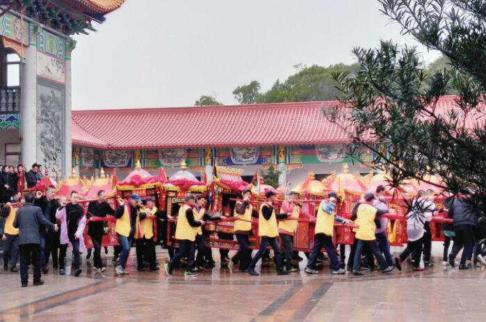 Celebrating Lantern Festival with the locals in Pingtan