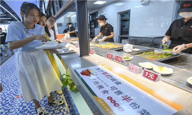 College canteen serves half portion dish at half price in Pingtan