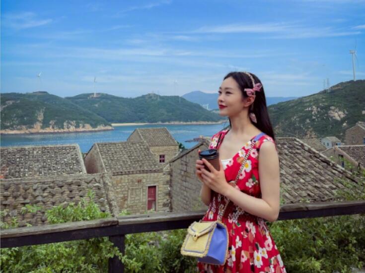 Chinese actress checks in Maotouqian of Pingtan