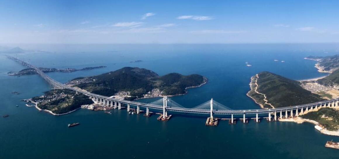 Grandeur of Pingtan Strait Rail-Road Bridge from above