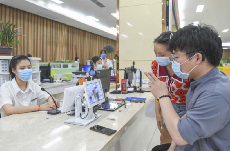 Sign language interpreters a boost to business environment in Pingtan
