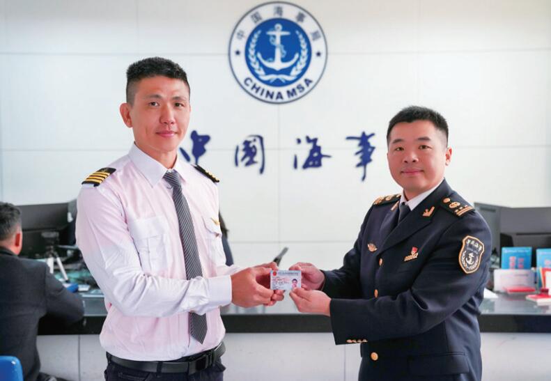 Pingtan issues first yacht driving license for Taiwan compatriots