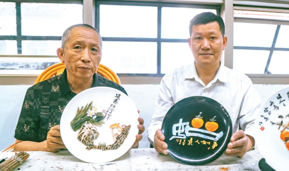 Convergence of artistry: Blending traditional Chinese painting and shell carving