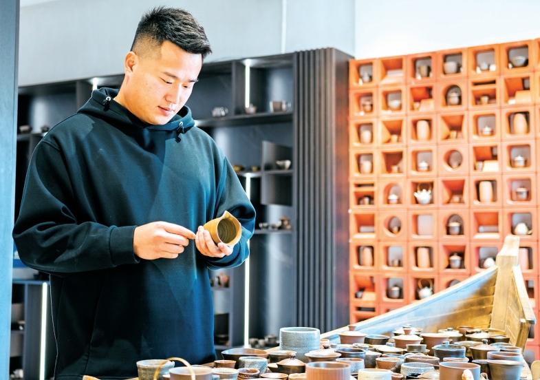 Unique sea clay ceramics bring life to Pingtan