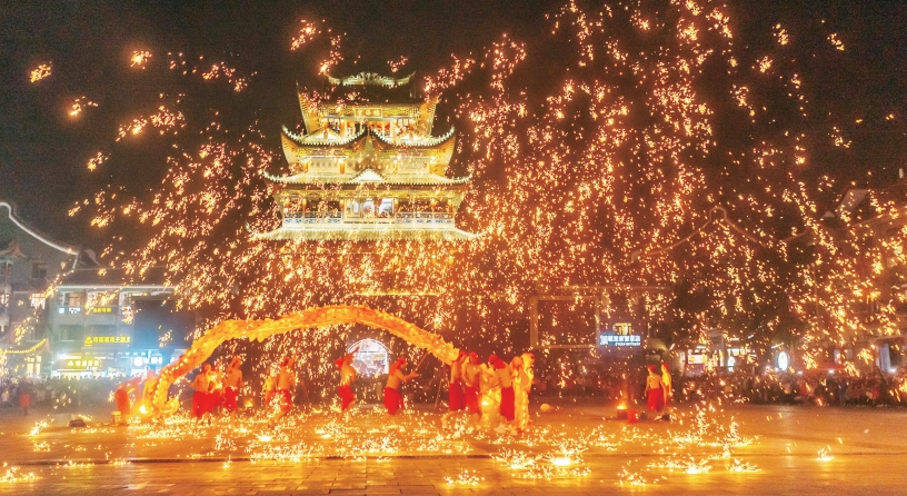 Dazzling “Fire Dragon Steel Flowers” illuminate Pingtan for Lunar New Year celebration