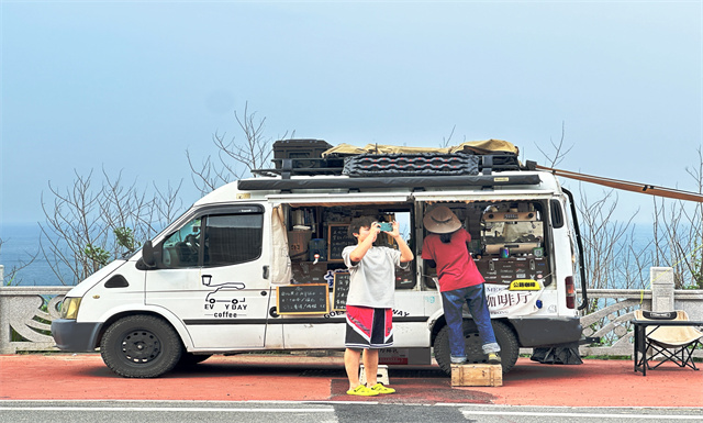 Coffee and dreams on the go in Pingtan