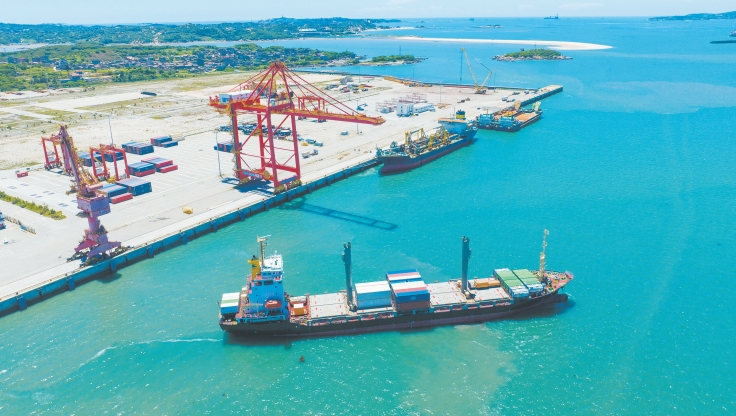 Record-breaking vessel berths at Pingtan Port