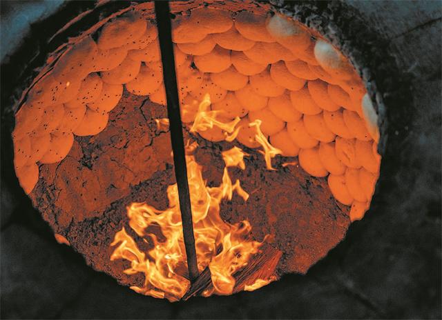 Craftsmanship preserved, the aroma of Guang Bing lingering