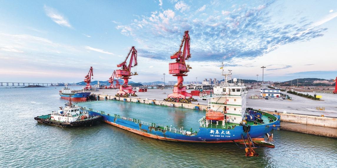 Pingtan welcomes its first 10,000-ton heavy cargo carrier