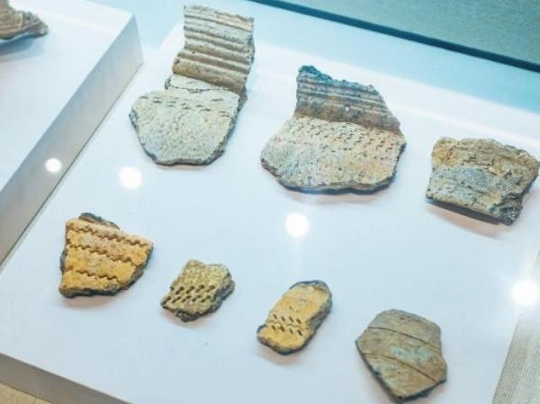 Ornamental Pottery: Engraving symbols of shared cultural heritage