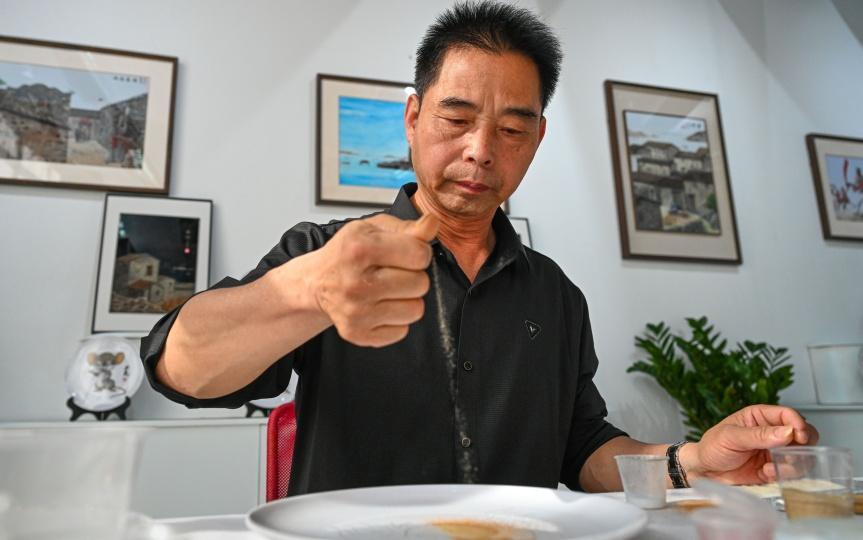 Sand painting artist turns Pingtan's golden beaches into stunning art