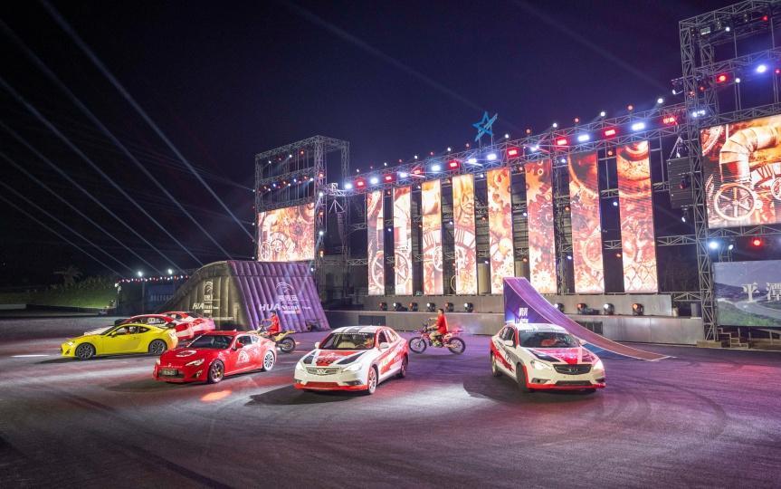 Spectacular stunt show lights up Pingtan's coastal highway with roaring engines and high-speed thrills