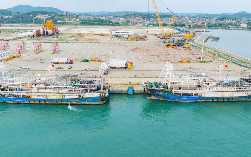 Ocean-going fishing vessels dock in Pingtan with zero-wait clearance