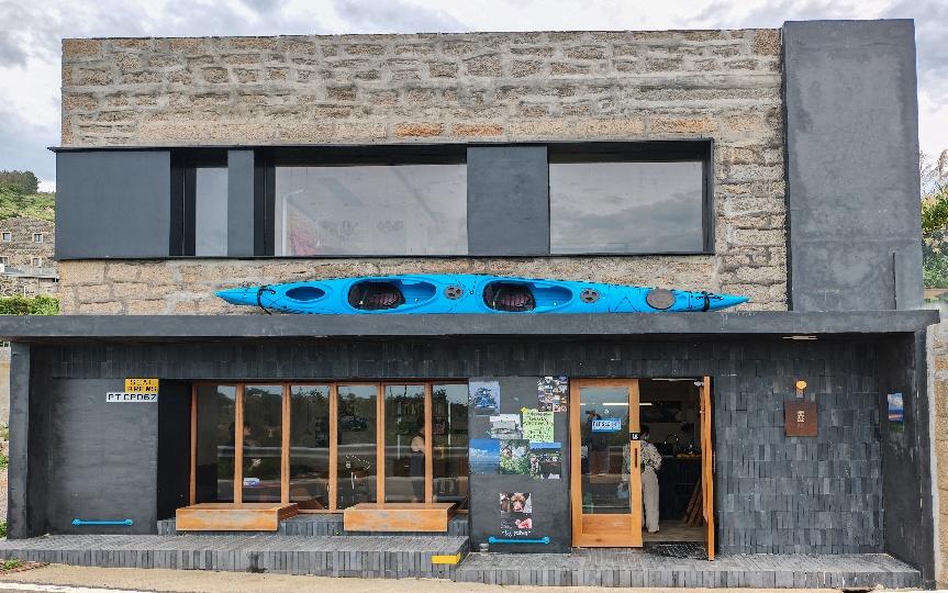 Seal Brews: Where coastal serenity meets caffeine alchemy
