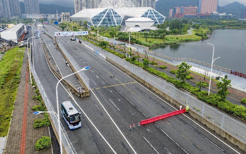 Top autonomous driving teams compete in Pingtan's real-world road test