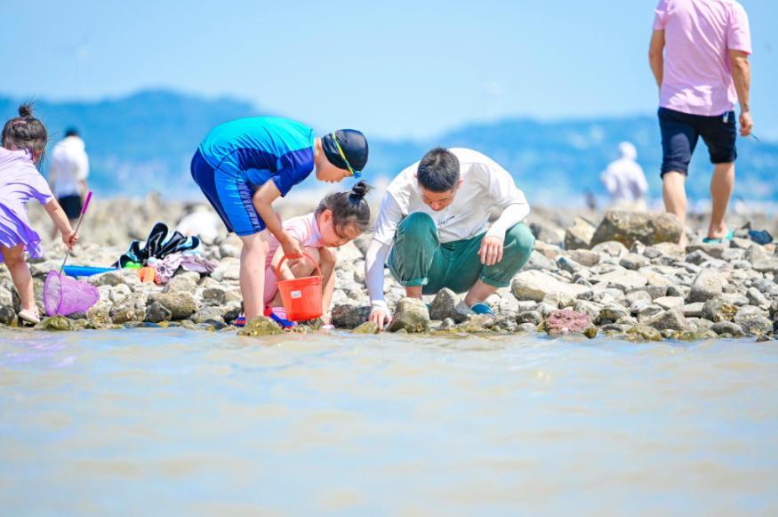 Pingtan's beachcombing: Go far beyond seafood