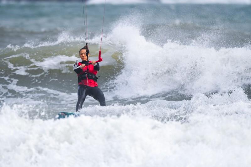 Pingtan's athlete secures double titles at home in international kitesurfing invitational