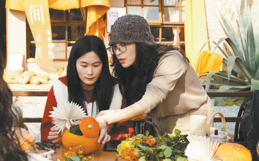 A former analytical chemist trades her lab coat for a coastal homestay in Pingtan