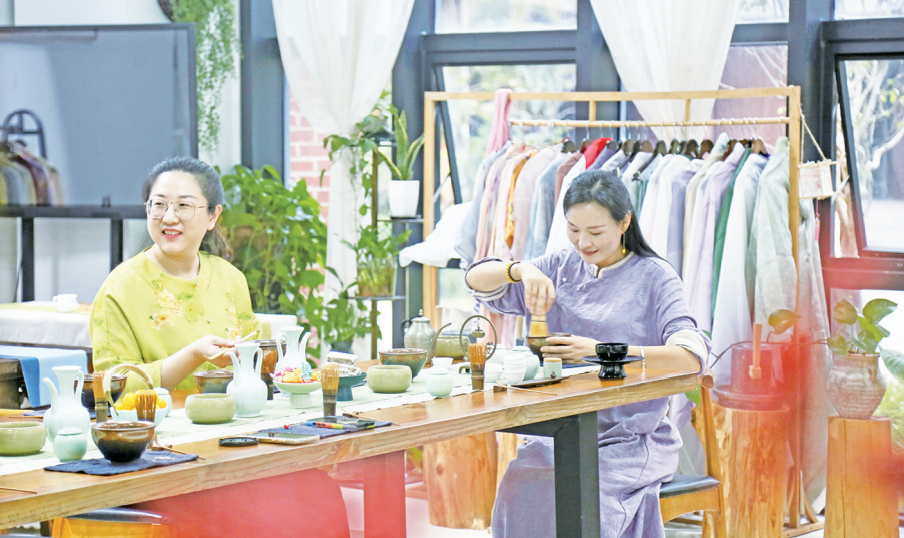A tea artist in Pingtan creates a space to slow down