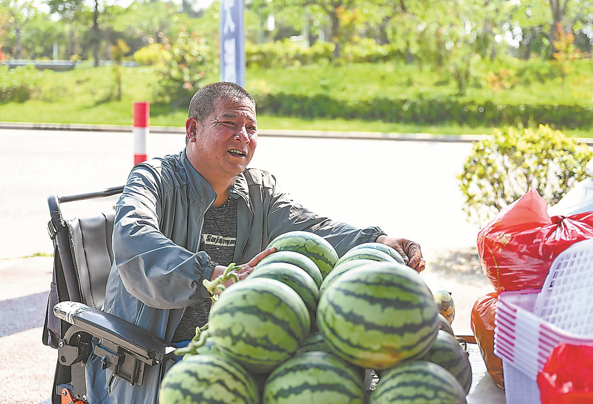 Pingtan farmer cultivates a new life from a wheelchair